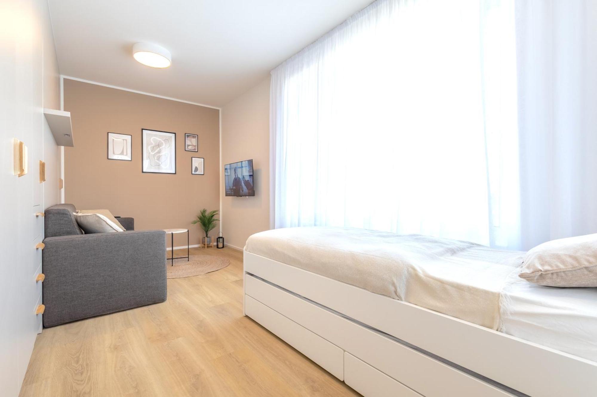 Appartamento Bright 2Br - 4Th Floor, Balcony, Free Parking By Gravity Praga Esterno foto