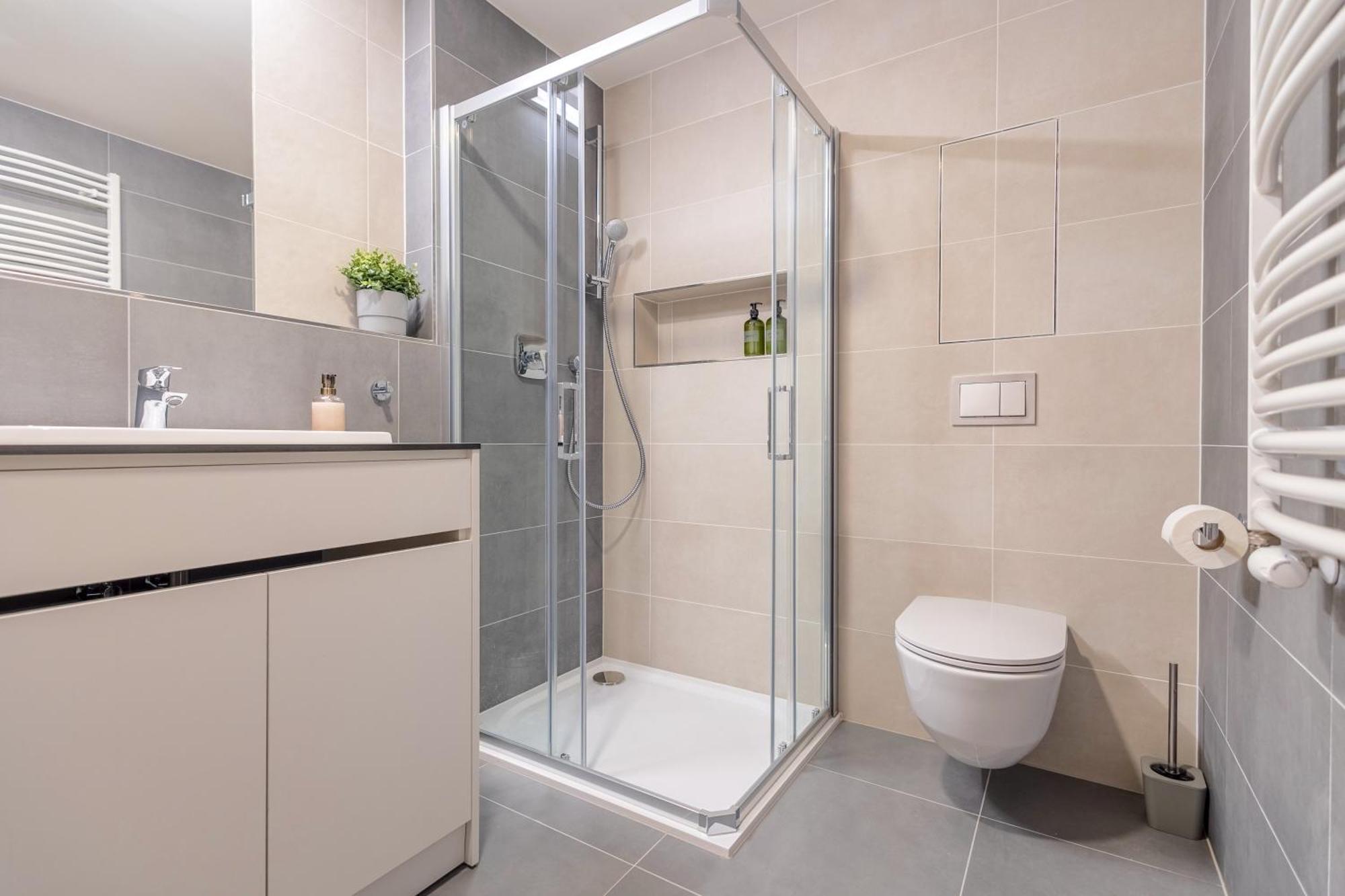 Appartamento Bright 2Br - 4Th Floor, Balcony, Free Parking By Gravity Praga Esterno foto