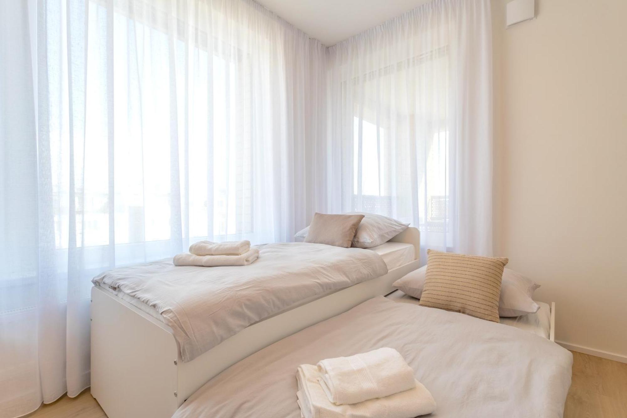 Appartamento Bright 2Br - 4Th Floor, Balcony, Free Parking By Gravity Praga Esterno foto