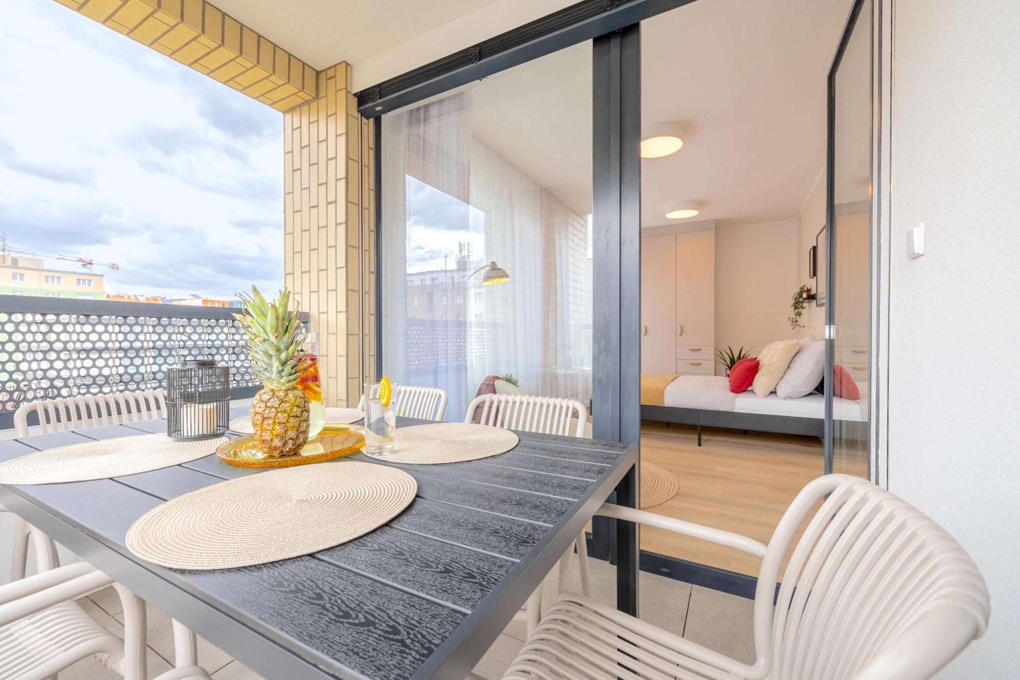 Appartamento Bright 2Br - 4Th Floor, Balcony, Free Parking By Gravity Praga Esterno foto