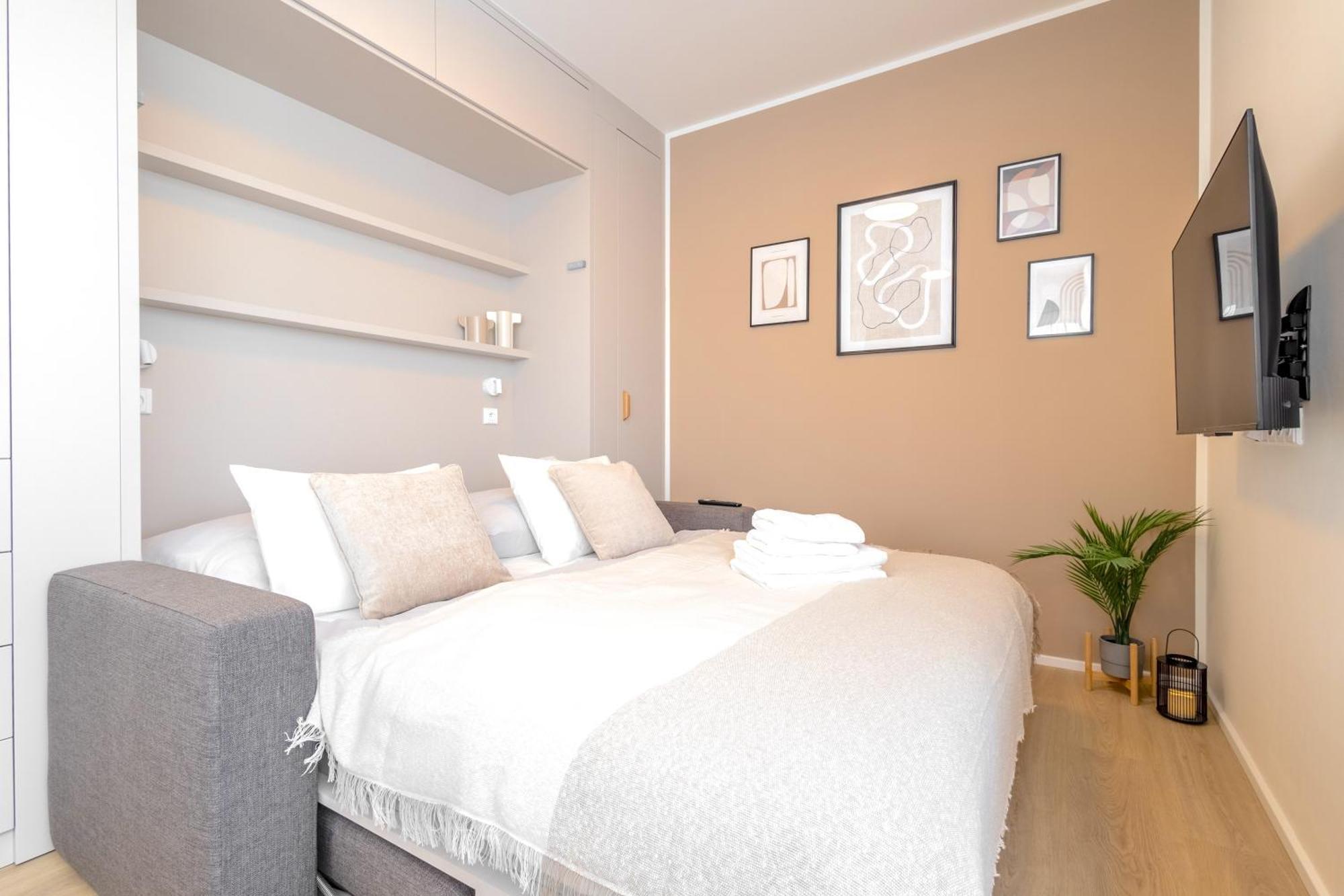 Appartamento Bright 2Br - 4Th Floor, Balcony, Free Parking By Gravity Praga Esterno foto