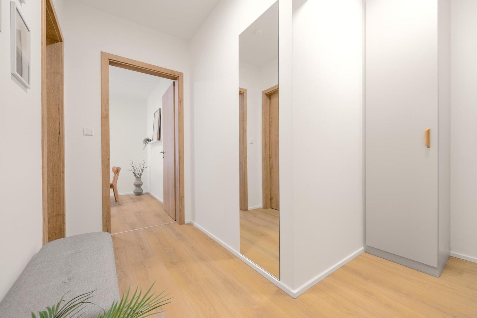 Appartamento Bright 2Br - 4Th Floor, Balcony, Free Parking By Gravity Praga Esterno foto