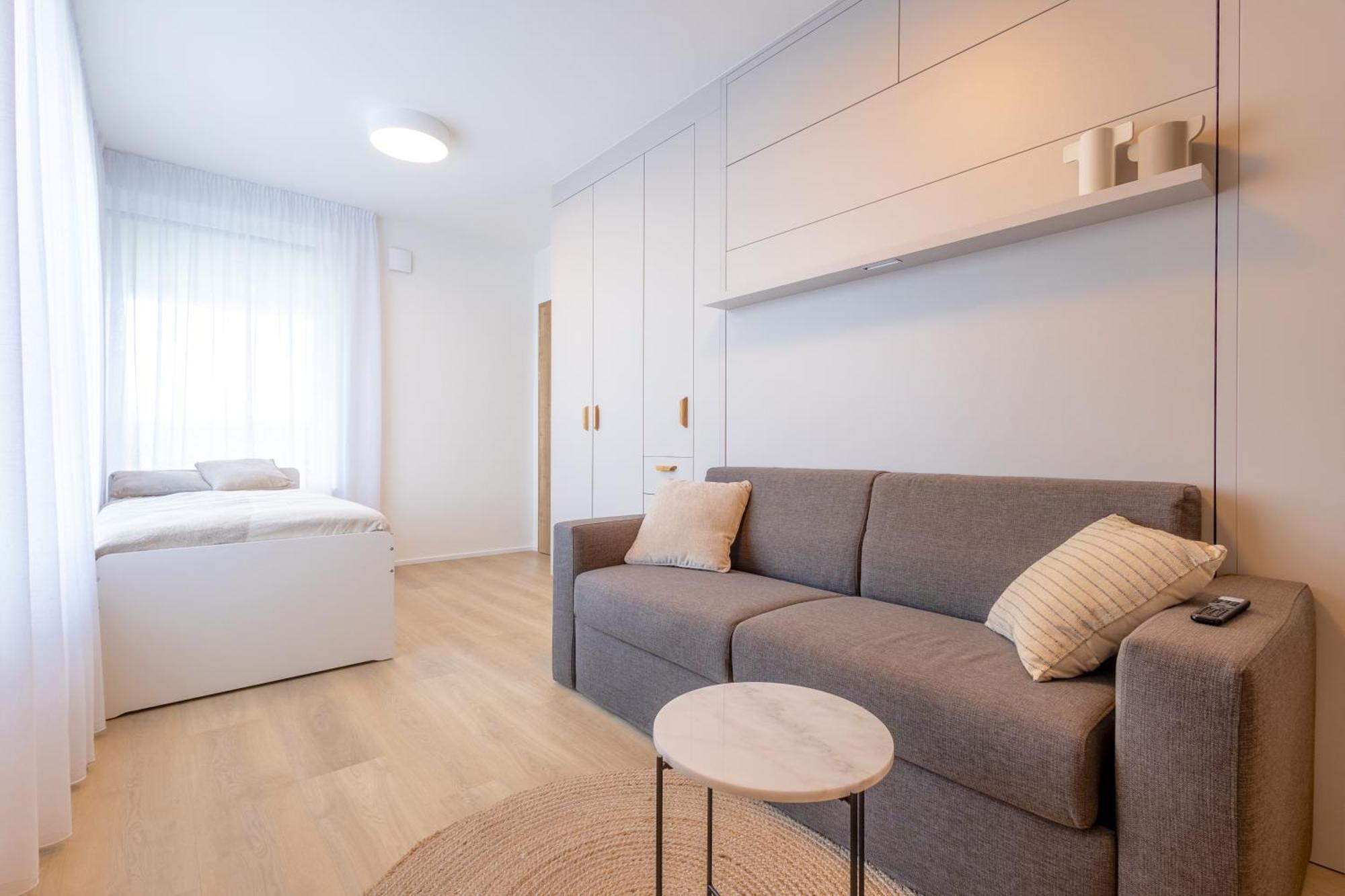 Appartamento Bright 2Br - 4Th Floor, Balcony, Free Parking By Gravity Praga Esterno foto