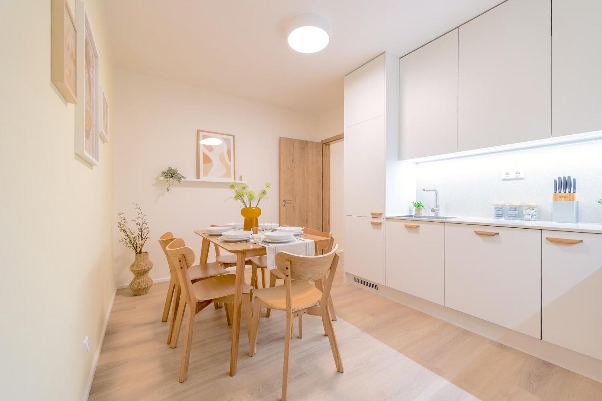 Appartamento Bright 2Br - 4Th Floor, Balcony, Free Parking By Gravity Praga Esterno foto