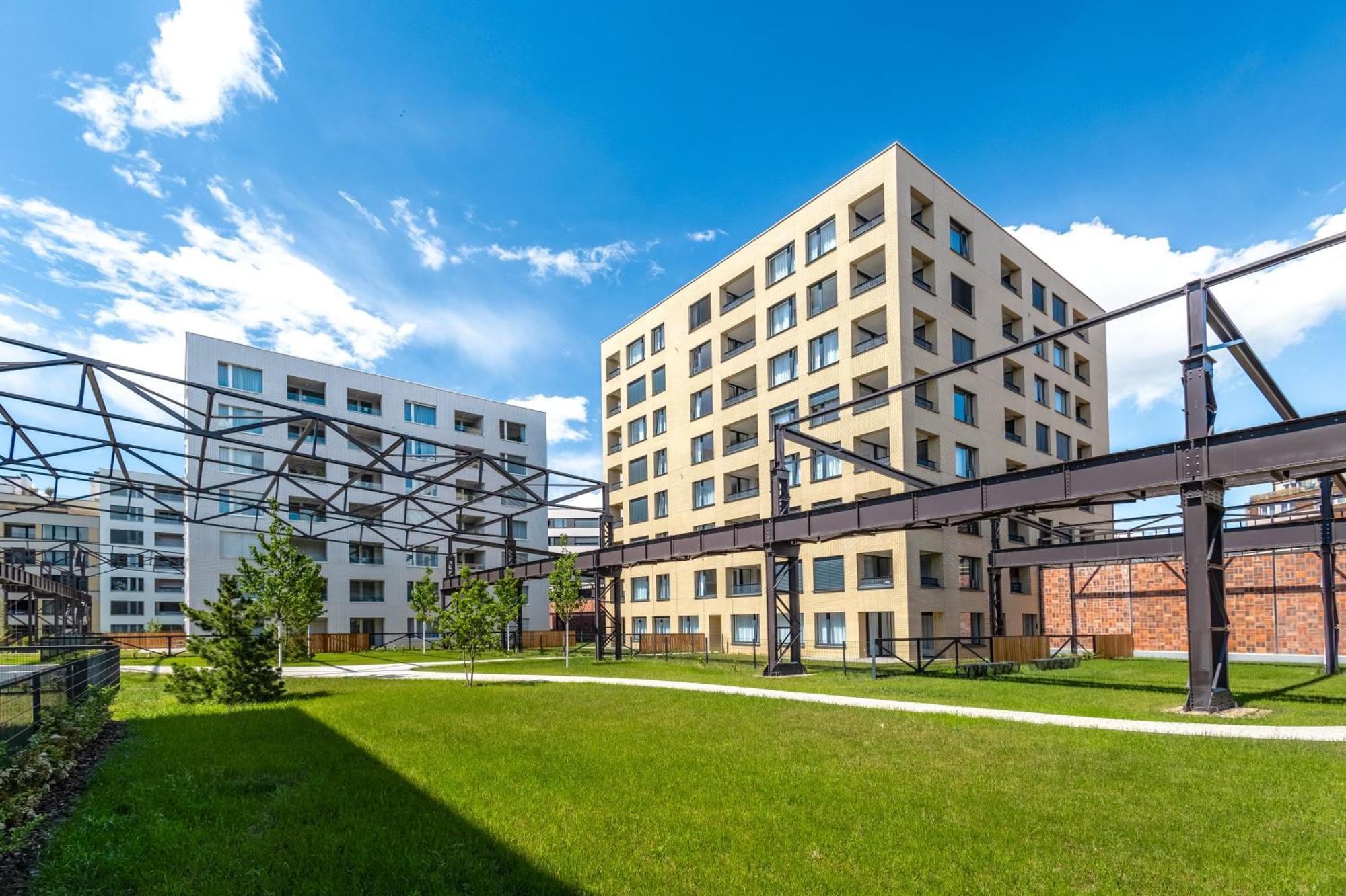 Appartamento Bright 2Br - 4Th Floor, Balcony, Free Parking By Gravity Praga Esterno foto