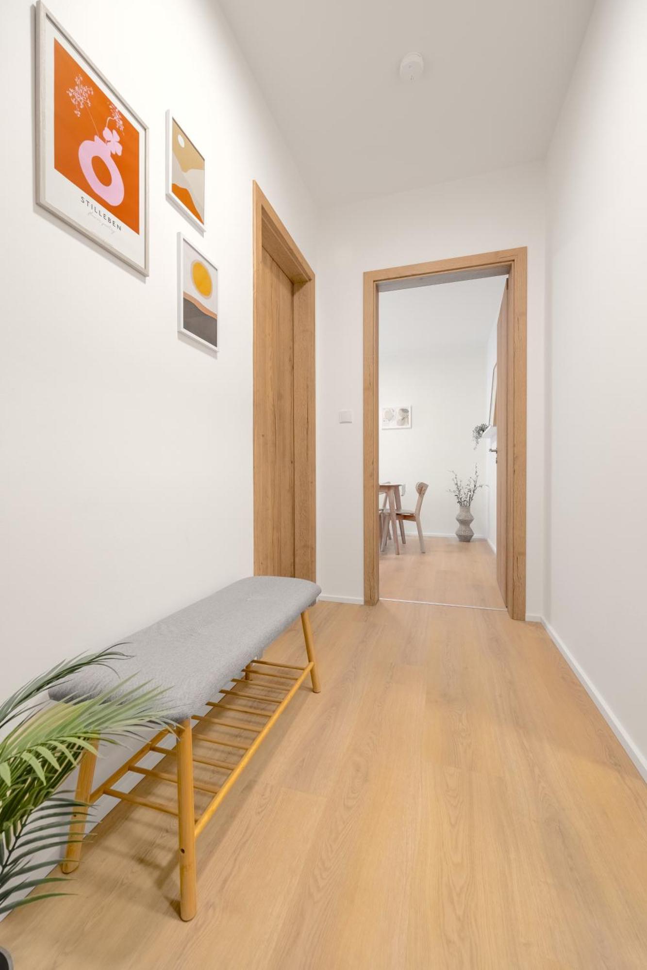 Appartamento Bright 2Br - 4Th Floor, Balcony, Free Parking By Gravity Praga Esterno foto