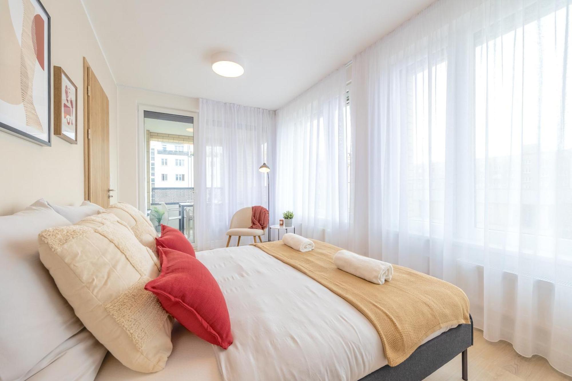 Appartamento Bright 2Br - 4Th Floor, Balcony, Free Parking By Gravity Praga Esterno foto