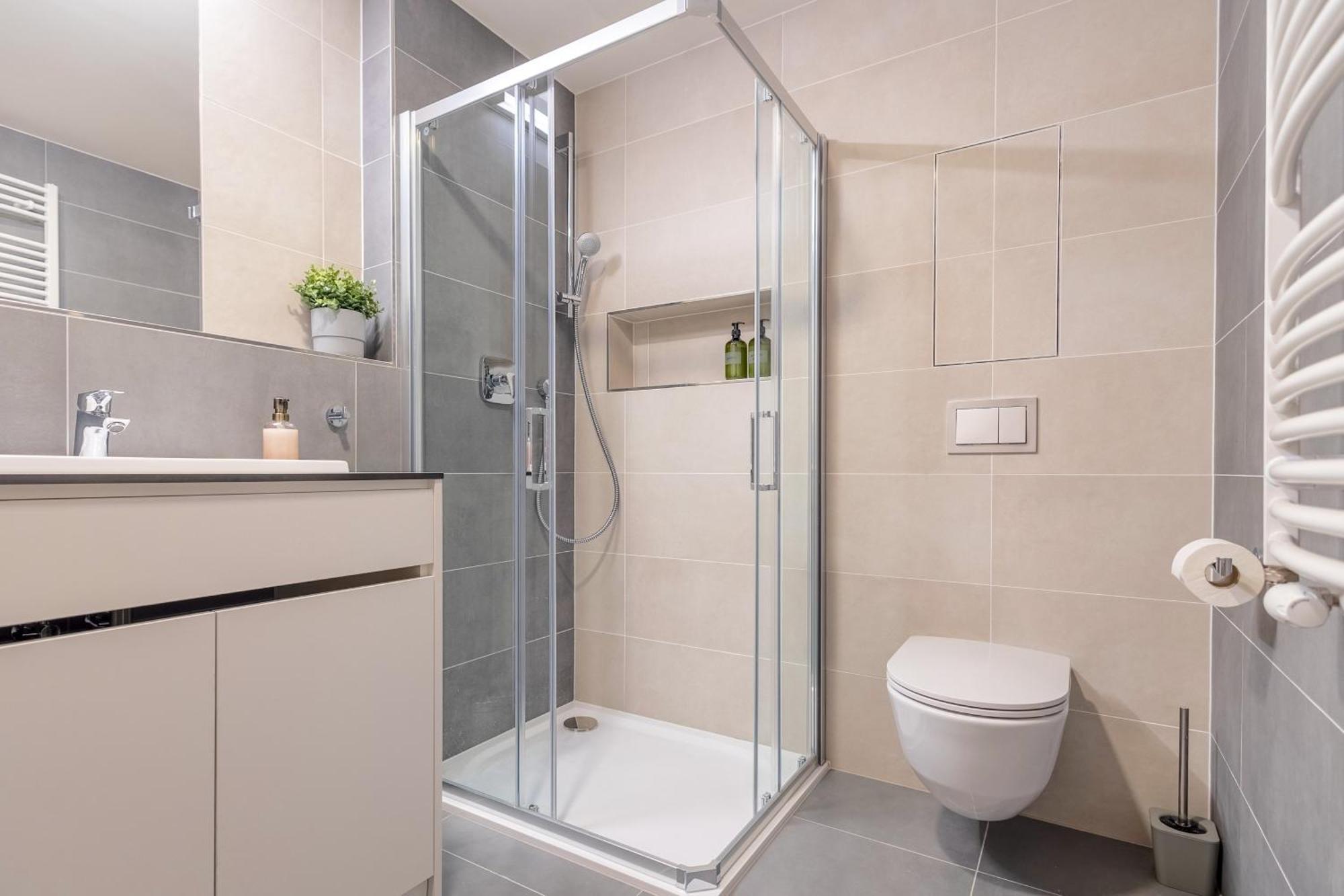 Appartamento Bright 2Br - 4Th Floor, Balcony, Free Parking By Gravity Praga Esterno foto